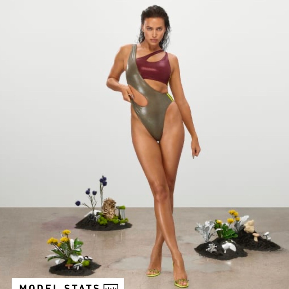 ADIDAS/IVY PARK 🐝 ONE PIECE SWIMSUIT🩱BNWT- SIZE LARGE